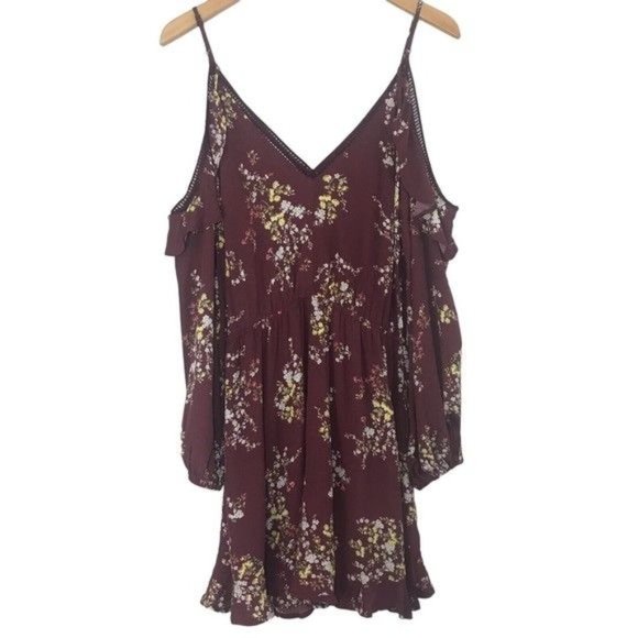 ASTR THE LABEL Amina Floral Cold Shoulder Romper Size Medium - Picture 6 of 9